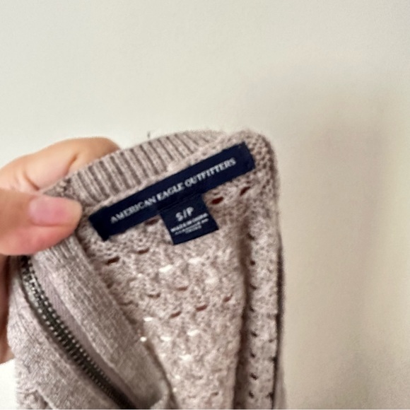American Eagle Oatmeal Sweater - Picture 7 of 7